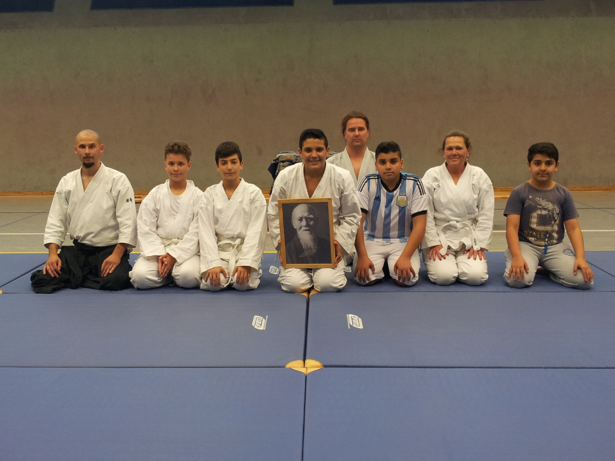 Aikidogruppe auf der Matte