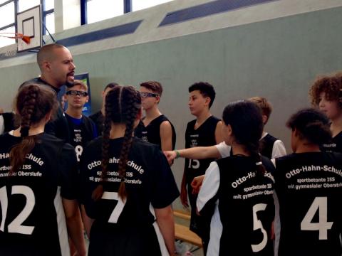 Mannschaftsansprache Trainer Basketball