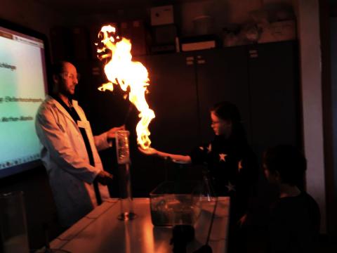 Chemie Vorführung Feuer OHS