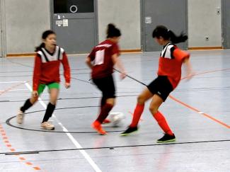 Mädchen Futsal Spielszene