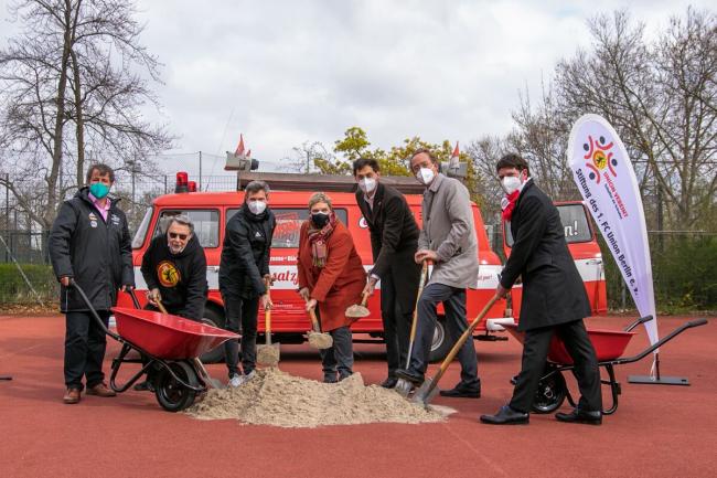 Spatenstich neuer Bolzplatz, Martin Hikel, Karin Korte, Björn Böhning